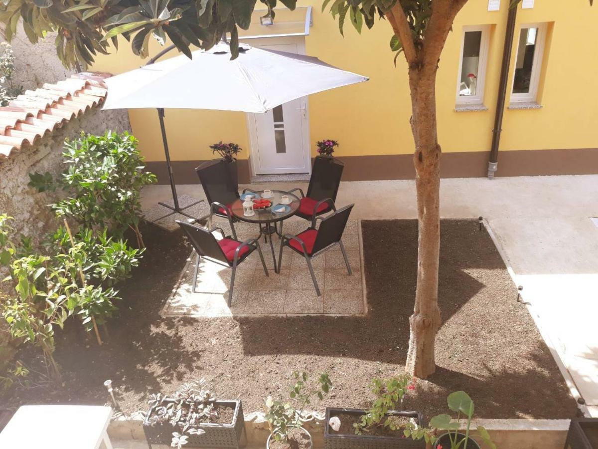 Hotel Dajven Pula Exterior foto